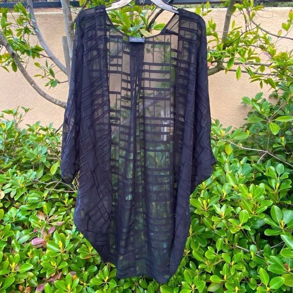 Astr Jackets & Blazers - ASTR Black Sheer Kimono. Size Small. Excellent Pre-Owned Condition